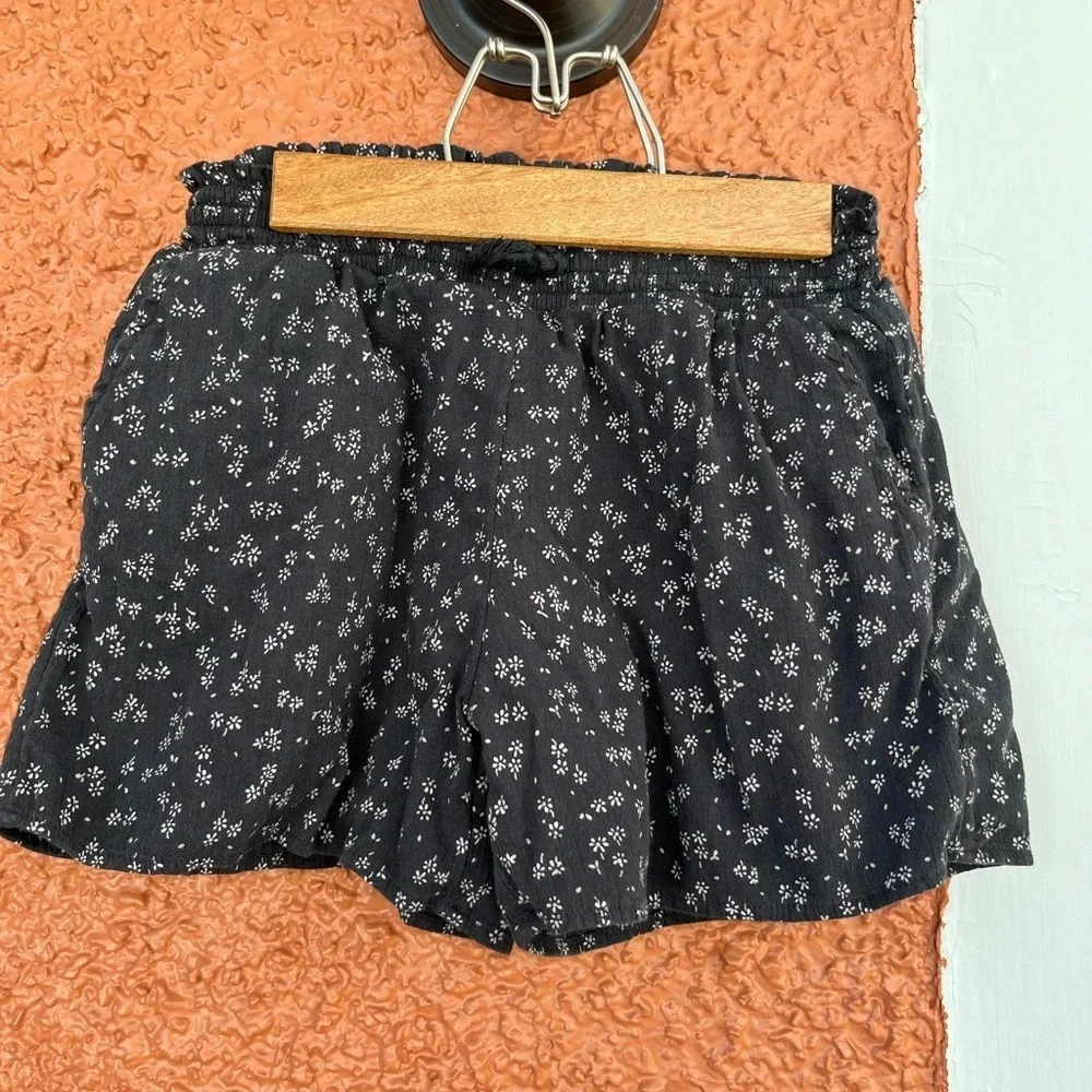 GAP Kids Girls Size Large Black Smocked Shorts Black Floral Print